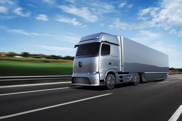 Daimler Trucks’ fuel-cell concept has 1000-km range