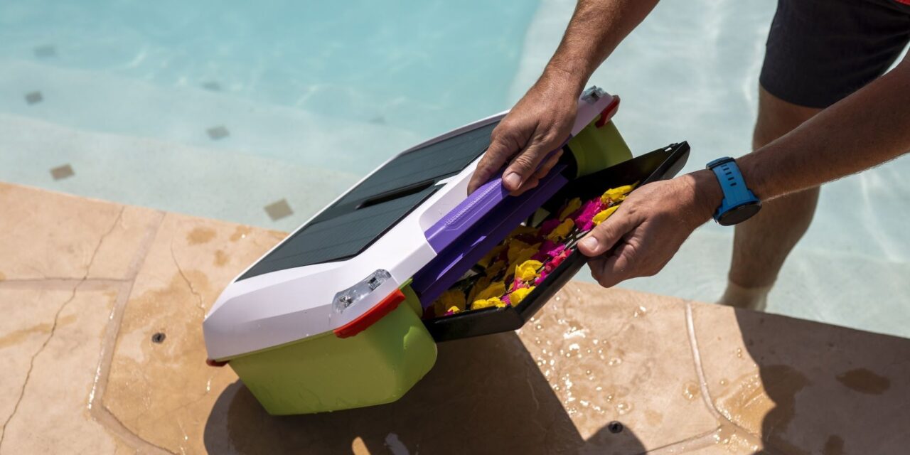 Pivot-Solar Breeze robot enables more sustainable pool cleaning - Futurride