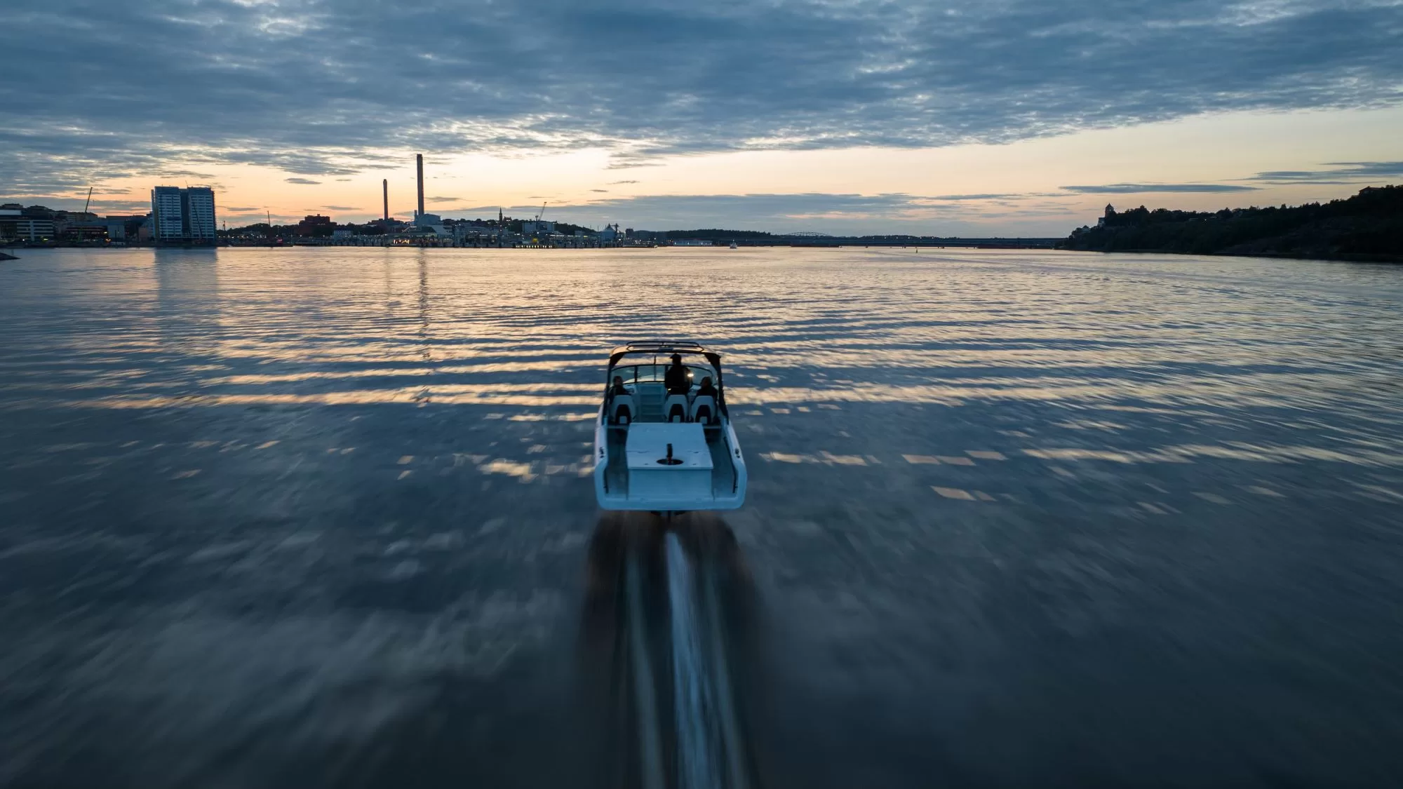 Candela electric boat sets new endurance record