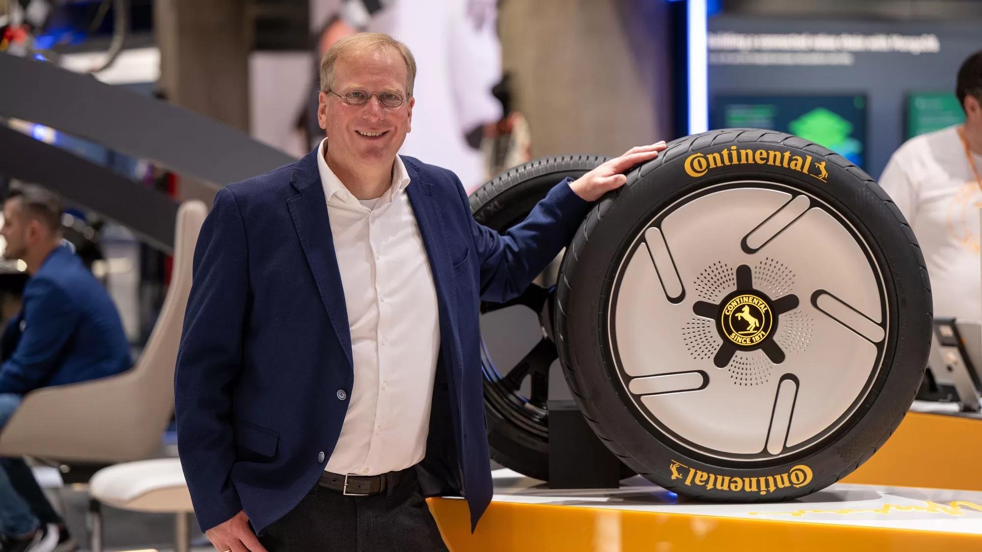 Klaus Kreipe and Conti CityPlus concept tire.