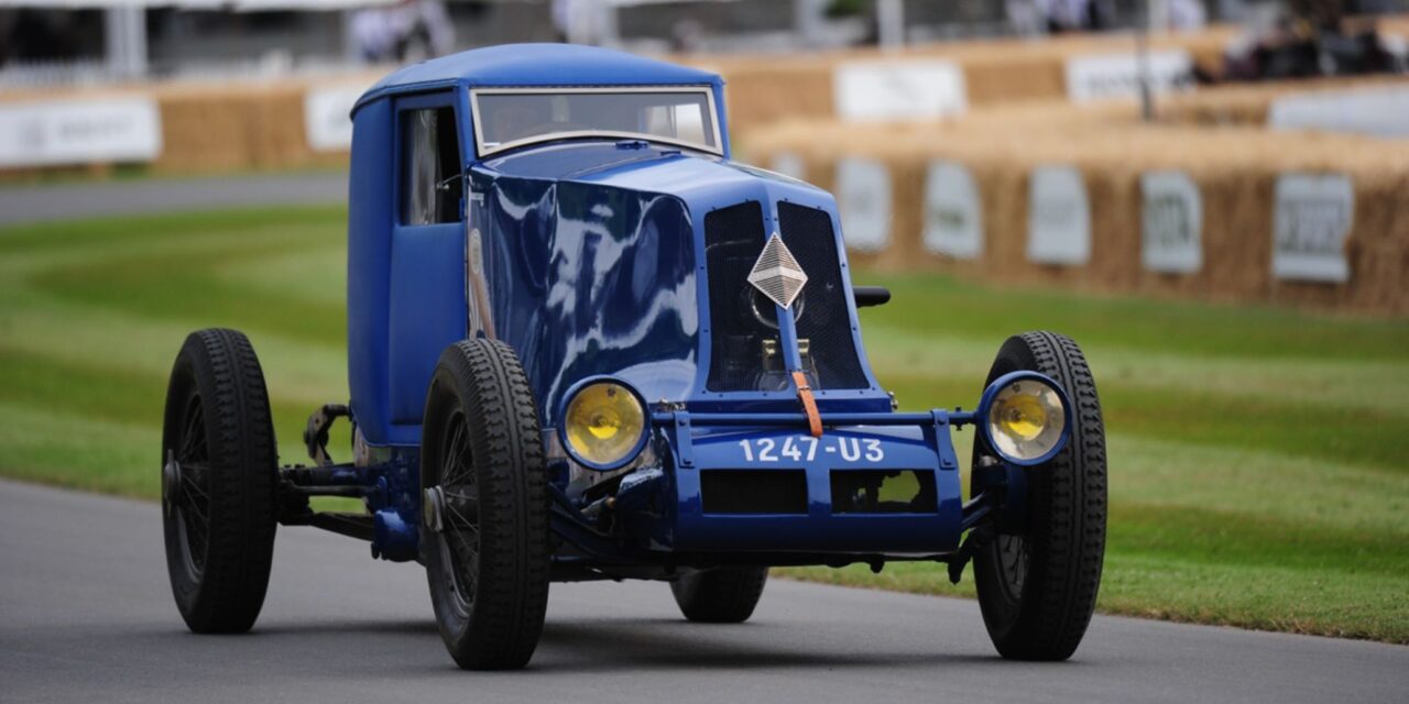 Renault to show laboratory-on-wheels demo car at Retromobile